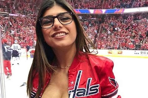 Porn star Mia Khalifa claims she needs surgery after her fake。